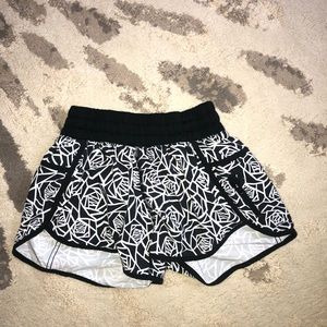Lululemon shorts size 4